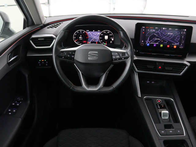 Seat Leon 1.5 eTSI FR Intens | Stoel & stuurverwarming | Trekhaak | Adaptive cruise | Navigatie | Parkeerhulp | Full LED