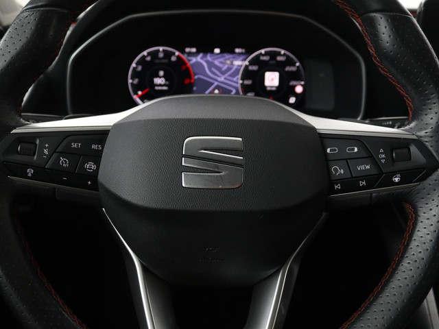 Seat Leon 1.5 eTSI FR Intens | Stoel & stuurverwarming | Trekhaak | Adaptive cruise | Navigatie | Parkeerhulp | Full LED