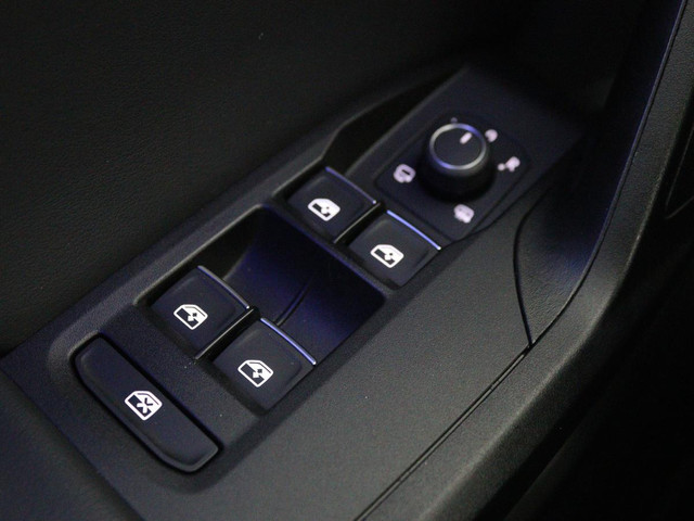 Seat Leon 1.5 eTSI FR Intens | Stoel & stuurverwarming | Trekhaak | Adaptive cruise | Navigatie | Parkeerhulp | Full LED