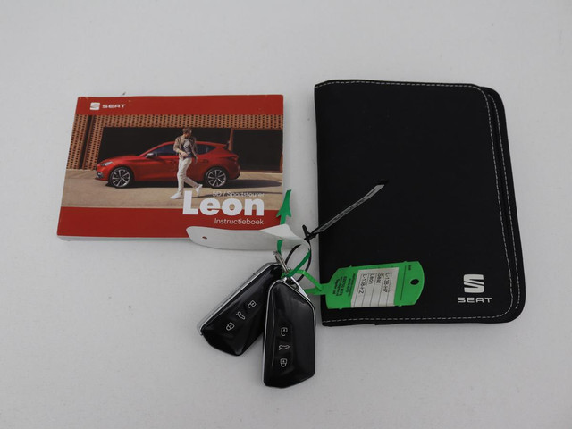 Seat Leon 1.5 eTSI FR Intens | Stoel & stuurverwarming | Trekhaak | Adaptive cruise | Navigatie | Parkeerhulp | Full LED