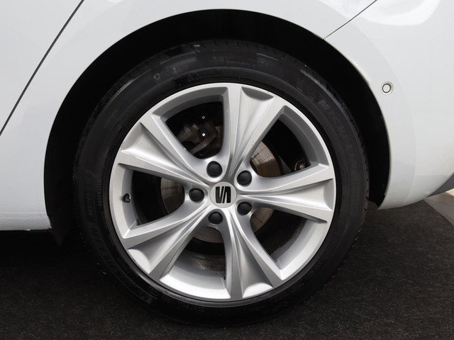 Seat Leon 1.5 eTSI FR Intens | Stoel & stuurverwarming | Trekhaak | Adaptive cruise | Navigatie | Parkeerhulp | Full LED