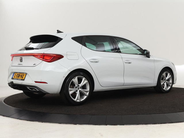 Seat Leon 1.5 eTSI FR Intens | Stoel & stuurverwarming | Trekhaak | Adaptive cruise | Navigatie | Parkeerhulp | Full LED
