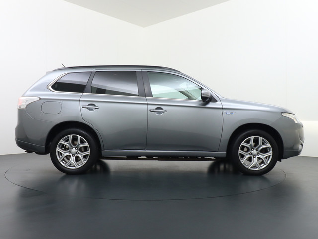 mitsubishi-outlander-2.0i-aut.-phev-203pk-camera-executive-navi-hybride-4wd-trekhaak-ecc-edition-lmv-18-privacy-glas-keyless-rockford-fosgate-audio