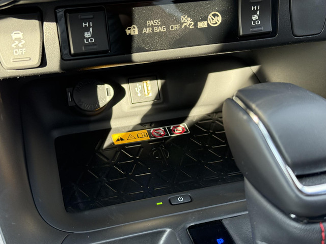 Toyota RAV4 2.5 PLUG-IN HYBRID 300 AWD LIMITED EDITION NIEUW & DIRECT LEVERBAAR! BLIND-SPOT HEAD-UP 360°CAMERA P-SENSOREN JBL-AUDIO 19LM-VE