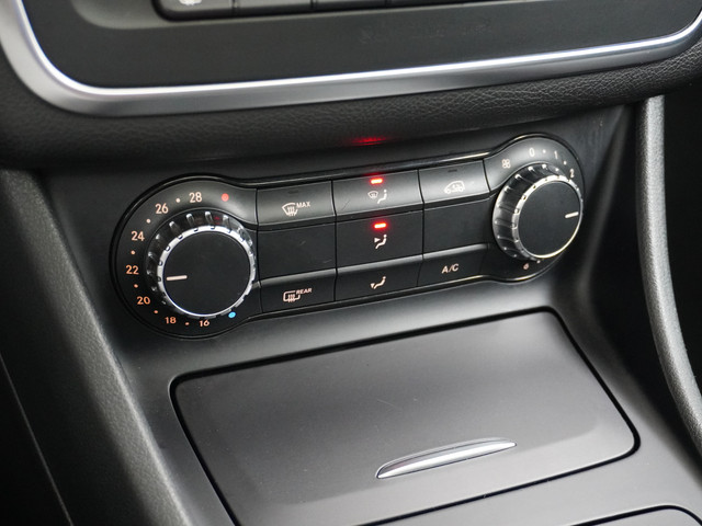 Mercedes-Benz CLA 250 AMG AUT-7 211pk Night-Pack Sport Leer Pano-dak Navi Pro Airco Thermatik Camera Cruise Control Ambition Amg Exklusiv-Pack Sto