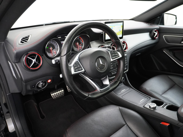 Mercedes-Benz CLA 250 AMG AUT-7 211pk Night-Pack Sport Leer Pano-dak Navi Pro Airco Thermatik Camera Cruise Control Ambition Amg Exklusiv-Pack Sto
