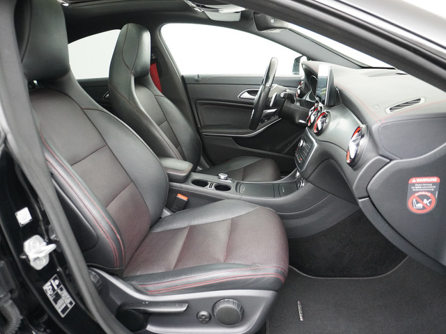 Mercedes-Benz CLA 250 AMG AUT-7 211pk Night-Pack Sport Leer Pano-dak Navi Pro Airco Thermatik Camera Cruise Control Ambition Amg Exklusiv-Pack Sto