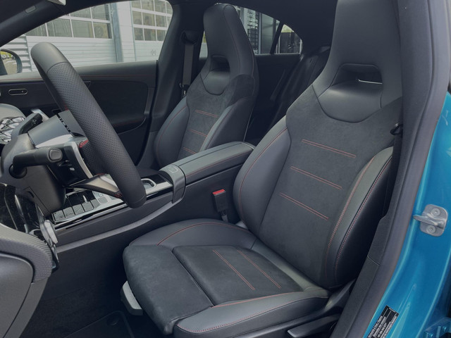 Mercedes-Benz CLA 180 Star Edition AMG Line | Night Pakket | Winter Pakket | 19 inch Multispaaks AMG Velgen | Panoramadak | MULTIBEAM LED Koplampe