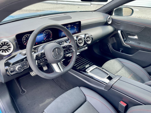 Mercedes-Benz CLA 180 Star Edition AMG Line | Night Pakket | Winter Pakket | 19 inch Multispaaks AMG Velgen | Panoramadak | MULTIBEAM LED Koplampe
