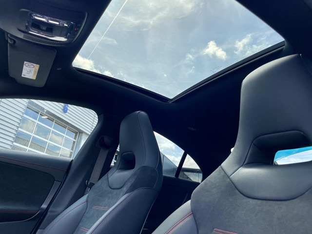 Mercedes-Benz CLA 180 Star Edition AMG Line | Night Pakket | Winter Pakket | 19 inch Multispaaks AMG Velgen | Panoramadak | MULTIBEAM LED Koplampe