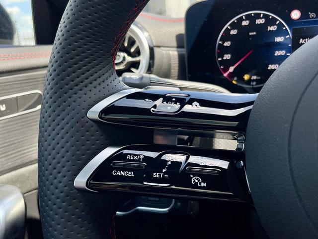 Mercedes-Benz CLA 180 Star Edition AMG Line | Night Pakket | Winter Pakket | 19 inch Multispaaks AMG Velgen | Panoramadak | MULTIBEAM LED Koplampe