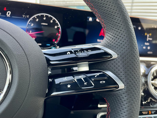 Mercedes-Benz CLA 180 Star Edition AMG Line | Night Pakket | Winter Pakket | 19 inch Multispaaks AMG Velgen | Panoramadak | MULTIBEAM LED Koplampe