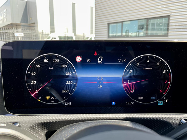 Mercedes-Benz CLA 180 Star Edition AMG Line | Night Pakket | Winter Pakket | 19 inch Multispaaks AMG Velgen | Panoramadak | MULTIBEAM LED Koplampe