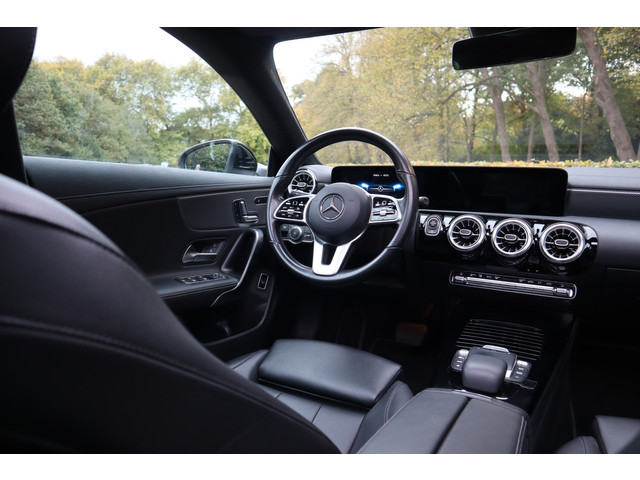 Mercedes-Benz CLA 200 Business Solution Luxury | Pano | Leder | Burmester |