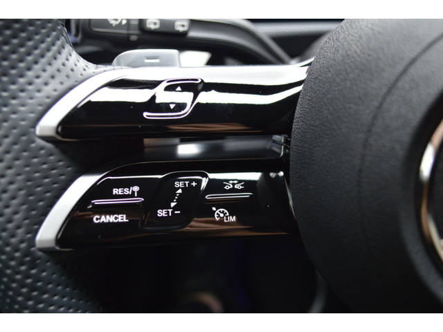 Mercedes-Benz CLA Shooting Brake 250 e AMG Led Panorama Memory Distronic Burmester Camera 360 Head-Up Pdc