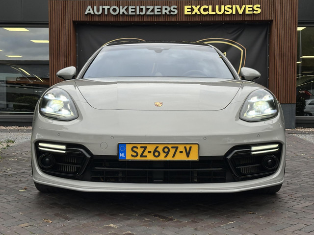 porsche-panamera-sport-turismo-4.0-turbo-s-e-hybrid-keramisch-panoramadak-sportdesign-sportchrono-vossen-22lm-krijt-grijs-680-pk-