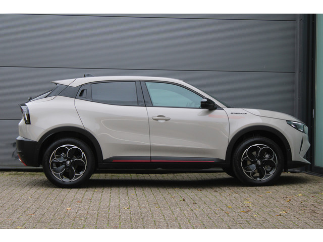 alfa-romeo-junior-1.2-turbo-hybrid-ibrida-speciale---direct-beschikbaar---navigatie---adaptieve-cruise---led---camera---stoelverwarming