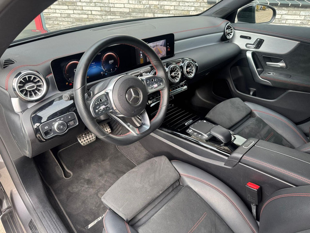 Mercedes-Benz CLA 180 AMG l PANO l SFEER l MATRIX l KEYLESS l CAMERA l SOUND l EL- STOEL l ORG.NL l 1e EIG