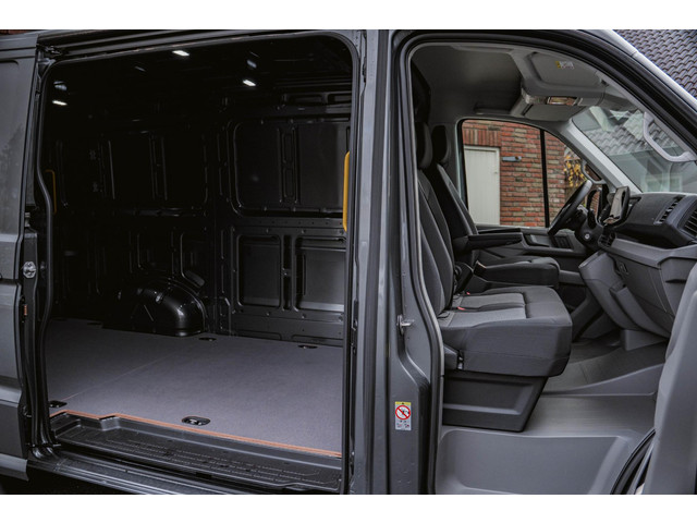 Volkswagen Crafter 2.0 TDI 140 pk Aut. L3H2 BPM Vrij Nwe Model Volkswagen Crafter 2.0 TDI 140 pk DSG Aut. L3H2 BPM Vrij Nwe Model Navi, Trekhaak me