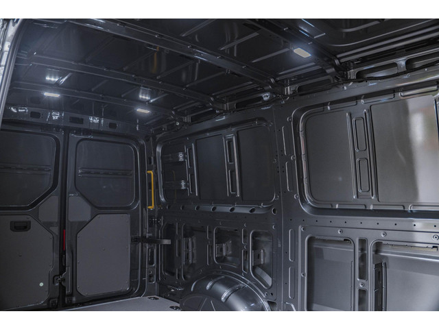 Volkswagen Crafter 2.0 TDI 140 pk Aut. L3H2 BPM Vrij Nwe Model Volkswagen Crafter 2.0 TDI 140 pk DSG Aut. L3H2 BPM Vrij Nwe Model Navi, Trekhaak me