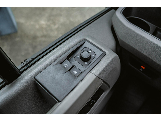 Volkswagen Crafter 2.0 TDI 140 pk Aut. L3H2 BPM Vrij Nwe Model Volkswagen Crafter 2.0 TDI 140 pk DSG Aut. L3H2 BPM Vrij Nwe Model Navi, Trekhaak me