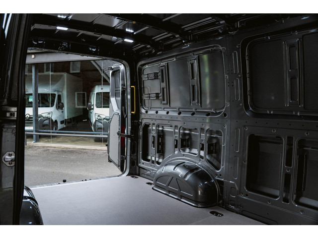 Volkswagen Crafter 2.0 TDI 140 pk Aut. L3H2 BPM Vrij Nwe Model Volkswagen Crafter 2.0 TDI 140 pk DSG Aut. L3H2 BPM Vrij Nwe Model Navi, Trekhaak me