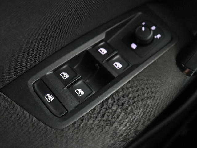 Volkswagen Touran 1.2 TSI Comfortline 7-persoons | Trekhaak | Carplay | Climate control | Cruise control | Bluetooth