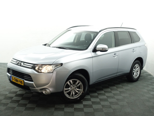 mitsubishi-outlander-2.0-150pk-intense-aut--navi--clima--trekhaak--cruise--park-assist--bluetooth-multimedia