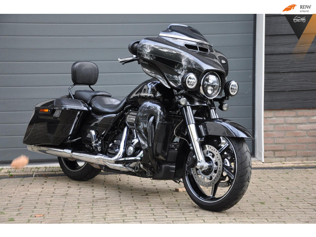 harley-davidson-street-glide-114-flhxse-cvo-5hd