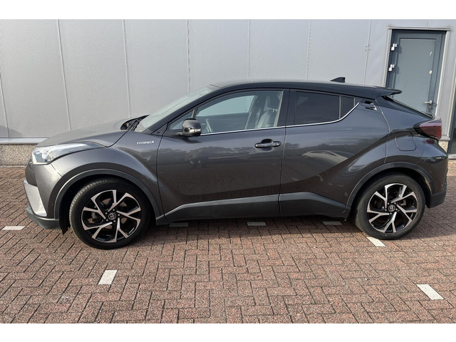 toyota-c-hr-1.8-hybrid-bi-tone-plus