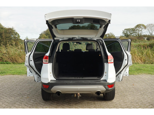 Ford Kuga 1.6 Titanium 150pk - Frozen White - Trekhaak Winterpakket - Topstaat
