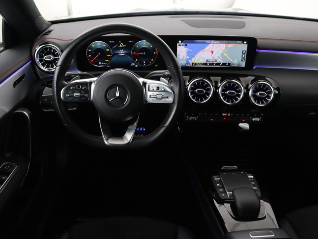 Mercedes-Benz CLA 180d Business Solution AMG | Stoelverwarming | Carplay | Camera | Leder Alcantara | Navigatie | Widescreen | Sfeerverlichting |