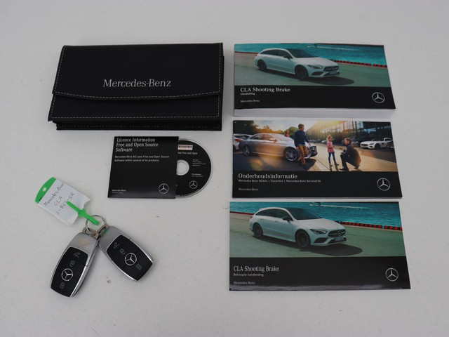 Mercedes-Benz CLA 180d Business Solution AMG | Stoelverwarming | Carplay | Camera | Leder Alcantara | Navigatie | Widescreen | Sfeerverlichting |