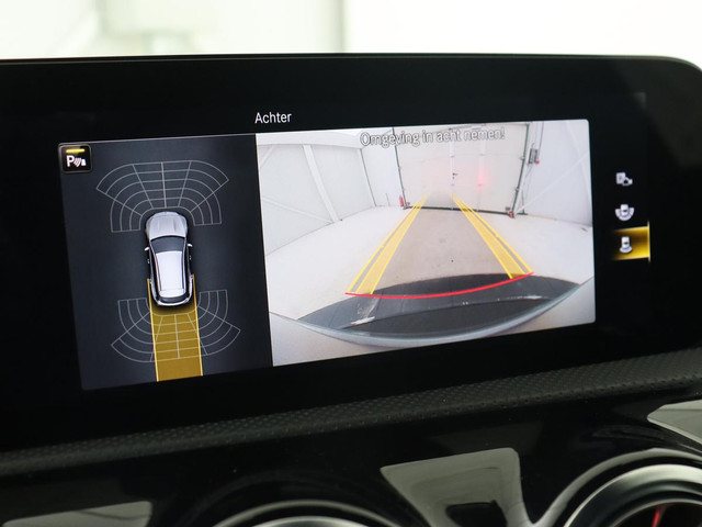Mercedes-Benz CLA 180d Business Solution AMG | Stoelverwarming | Carplay | Camera | Leder Alcantara | Navigatie | Widescreen | Sfeerverlichting |