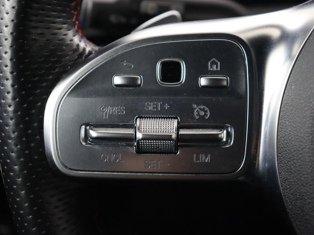 Mercedes-Benz CLA 180d Business Solution AMG | Stoelverwarming | Carplay | Camera | Leder Alcantara | Navigatie | Widescreen | Sfeerverlichting |