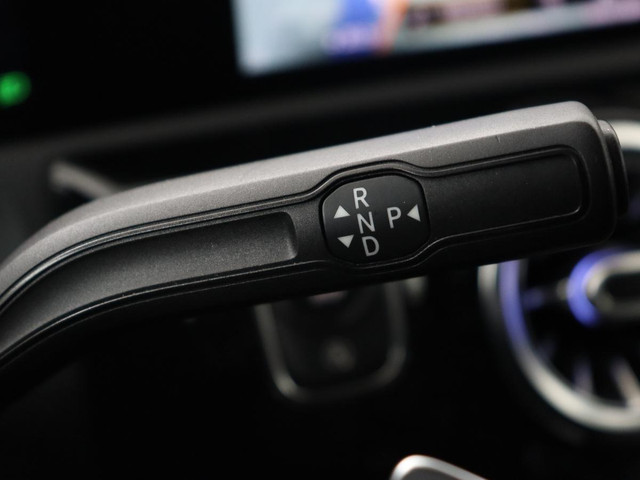 Mercedes-Benz CLA 180d Business Solution AMG | Stoelverwarming | Carplay | Camera | Leder Alcantara | Navigatie | Widescreen | Sfeerverlichting |