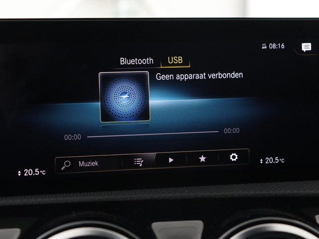 Mercedes-Benz CLA 180d Business Solution AMG | Stoelverwarming | Carplay | Camera | Leder Alcantara | Navigatie | Widescreen | Sfeerverlichting |