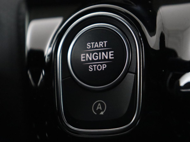 Mercedes-Benz CLA 180d Business Solution AMG | Stoelverwarming | Carplay | Camera | Leder Alcantara | Navigatie | Widescreen | Sfeerverlichting |