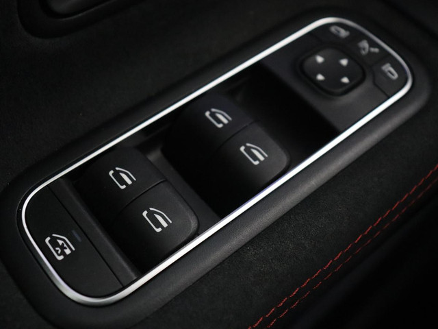 Mercedes-Benz CLA 180d Business Solution AMG | Stoelverwarming | Carplay | Camera | Leder Alcantara | Navigatie | Widescreen | Sfeerverlichting |