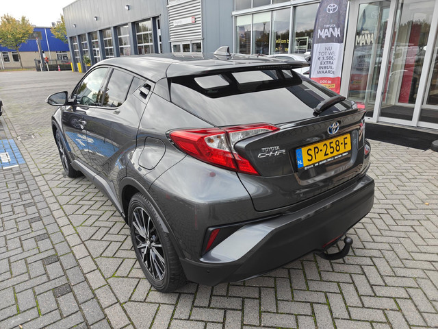 toyota-c-hr-1.8-hybrid-style-trekhaak-navi-all-season-blind-spot-jbl-audio-stoelverw-park-sensoren-ad-cruise-bluetooth-lm-velgen