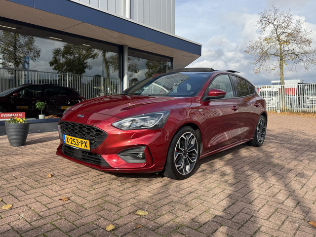 ford-focus-1.5-ecoboost-vignale---st-line---aut---pano---led