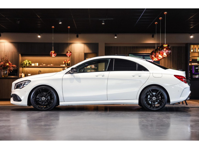 Mercedes-Benz CLA 180 AMG Line, 122 PK, Facelift, AMG In Exterieur, Pano Dak, LED, Night Pakket, Navigatie, Automaat,132DKM