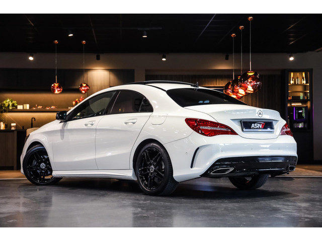 Mercedes-Benz CLA 180 AMG Line, 122 PK, Facelift, AMG In Exterieur, Pano Dak, LED, Night Pakket, Navigatie, Automaat,132DKM