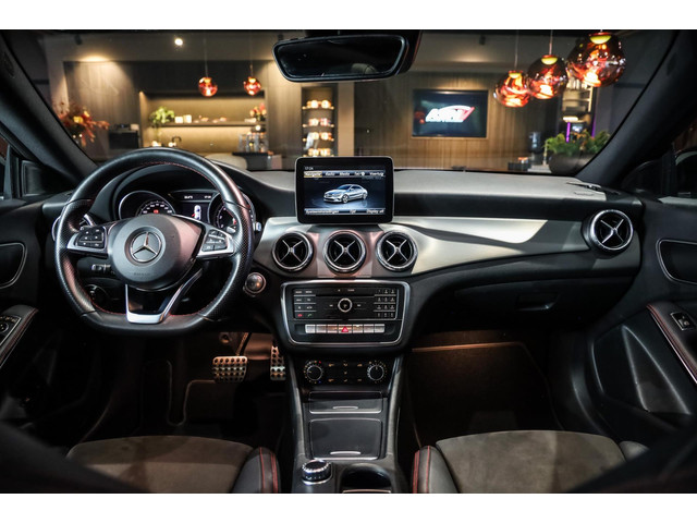 Mercedes-Benz CLA 180 AMG Line, 122 PK, Facelift, AMG In Exterieur, Pano Dak, LED, Night Pakket, Navigatie, Automaat,132DKM