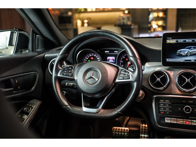 Mercedes-Benz CLA 180 AMG Line, 122 PK, Facelift, AMG In Exterieur, Pano Dak, LED, Night Pakket, Navigatie, Automaat,132DKM