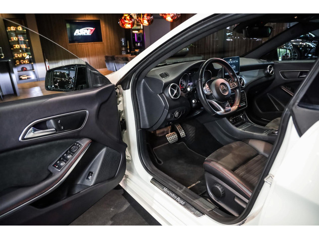 Mercedes-Benz CLA 180 AMG Line, 122 PK, Facelift, AMG In Exterieur, Pano Dak, LED, Night Pakket, Navigatie, Automaat,132DKM