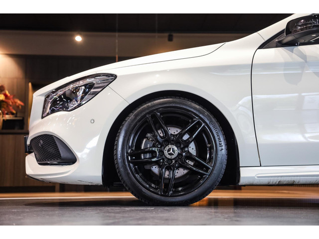 Mercedes-Benz CLA 180 AMG Line, 122 PK, Facelift, AMG In Exterieur, Pano Dak, LED, Night Pakket, Navigatie, Automaat,132DKM