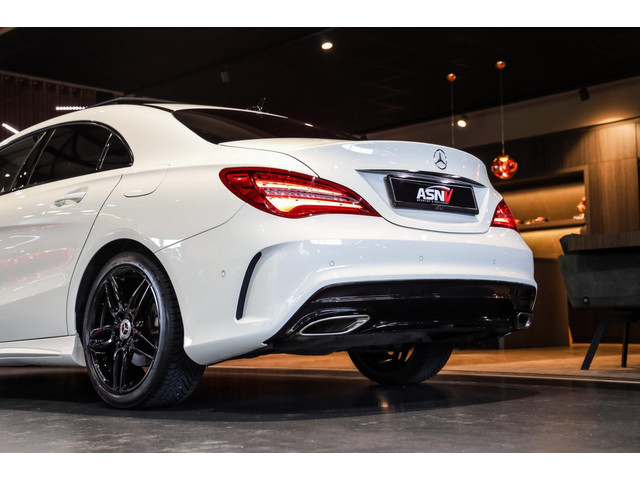 Mercedes-Benz CLA 180 AMG Line, 122 PK, Facelift, AMG In Exterieur, Pano Dak, LED, Night Pakket, Navigatie, Automaat,132DKM