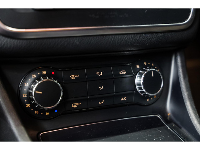 Mercedes-Benz CLA 180 AMG Line, 122 PK, Facelift, AMG In Exterieur, Pano Dak, LED, Night Pakket, Navigatie, Automaat,132DKM