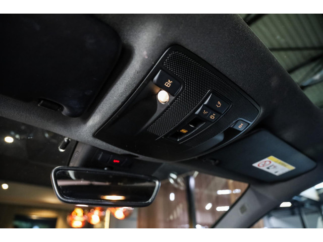 Mercedes-Benz CLA 180 AMG Line, 122 PK, Facelift, AMG In Exterieur, Pano Dak, LED, Night Pakket, Navigatie, Automaat,132DKM